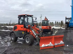Chargeuse sur pneus articulée compacte de 1,6 tonne, mini-chargeuse 4x4 avec attache rapide pour une utilisation agricole polyvalente - Product Image 2