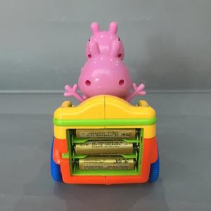 Nuovo Triciclo Elettrico <span class=keywords><strong>Peppa</strong></span> Pig con Musica e Luci, Auto Giocattolo a Forma di Maialino per Bambini e Papà - Product Image 3