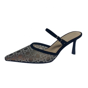 Sandales à talons hauts de luxe à enfiler, antidérapantes, avec strass en cristal et logo personnalisé - Product Image 1