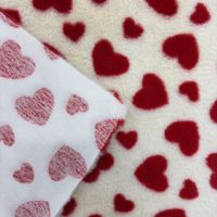 Tissu en fourrure de lapin doux et confortable à motif cœur imprimé, idéal pour couverture de bébé, vêtements, jouets et articles de maison