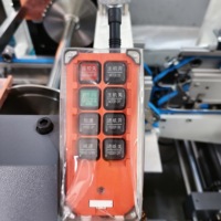 Plegadora y Encoladora Automática de Fondo Cerrado ZH-900G Eléctrica de 4.5kW para Empaques Metálicos de Grado Alimenticio y Cajas de Regalo