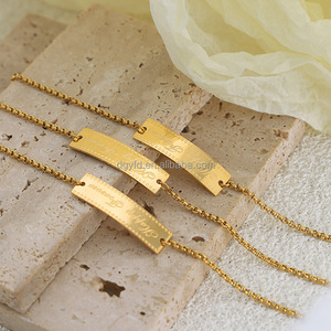 Bracelet barre gravé sur mesure pour femmes Bracelet barre incurvé Happy Forever en acier inoxydable plaqué or 18 carats - Product Image 1