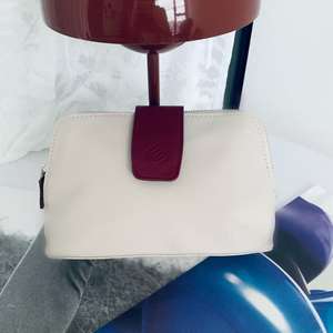 Sac cosmétique pour femmes PU Cosmetic Toiletry Bags Fashion Custom Magnetic boucle Makeup Bag with Zipper for Travel Outdoor - Product Image 2