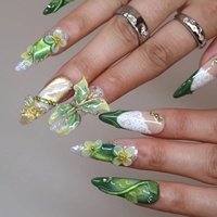 Ongles à presser en acrylique, forme amande, à talon moyen, motif fleur 3D et papillon en dentelle, vert forêt jaune printanier, vente en gros, personnalisables