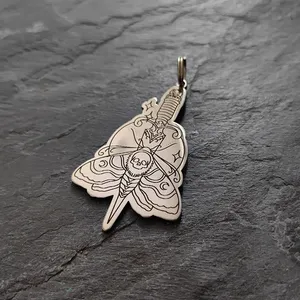 Pendentif de collier gothique en acier inoxydable, tête de mort, chenille de lune - Bijoux effrayants, cadeaux païens et sorcières, charme gothique - Product Image 1