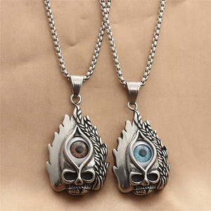 Collar con Colgante de Calavera Flameante de Acero Inoxidable con Ojo, Estilo Punk Retro para Hombre, Joyería de Regalo 280506 - Product Image 1