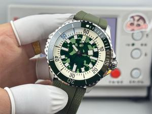 Nouvelles montres sport mécaniques unisexes de haute qualité, tendance et à la mode, en acier inoxydable et cuir PU, avec aiguilles vertes. - Product Image 3