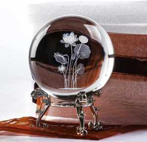 OEM/ODM Bola de Cristal Grabada con Láser 3D 8x8x8cm Color Arcoíris Base de Metal Directo de Fábrica para Decoración de Árbol de Navidad Uso en Interiores - Product Image 3