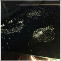 Schallabsorbierende Deckenplatte in Wolkenform mit Sternenhimmel-Effekt aus Glasfaser und Polyesterfaser-Akustikplatten