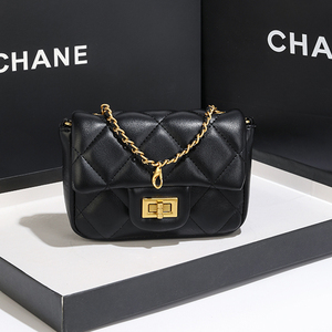 2025 <span class=keywords><strong>sac</strong></span> fourre-tout <span class=keywords><strong>en</strong></span> cuir suédé personnalisé de luxe pour dames sacs Hobo de haute qualité <span class=keywords><strong>avec</strong></span> chaîne épaule grande capacité Style à la mode - Product Image 3