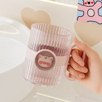 공장 사용자 정의 380ml 투명 만화 디자인 플라스틱 텀블러 가정용 사용 커플 머그 및 욕실 세트 칫솔 컵
