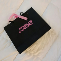 Sac de shopping en papier noir style chic avec logo personnalisé, nœud décoratif, sac d'emballage cadeau pour cosmétiques et bijoux
