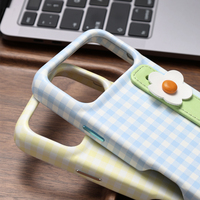 Coque de téléphone à motif Gingham pour iPhone 17 / iPhone 18, avec bracelet de poignet fleuri 3D mignon, coque de protection rigide
