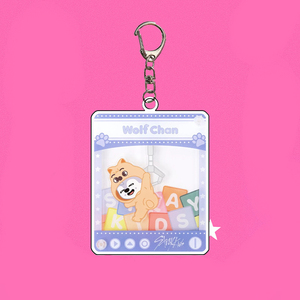 Venta al por mayor de llaveros decorativos de acrílico de doble cara, impermeables, con personajes de anime y dibujos animados, y accesorios de estrellas, para bolsos. - Product Image 4