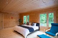 Chalet préfabriqué en bois à 2 étages, 3 chambres, style nordique, cabane de vacances en forêt, villa modulaire préfabriquée en bois pour complexe hôtelier