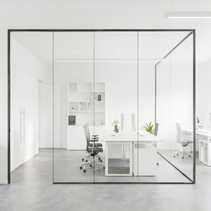 División de Espacios de Oficina con Paneles de Vidrio sin Marco de Diseño Personalizado, Solución Profesional, Estética Elegante y Moderna - Product Image 1