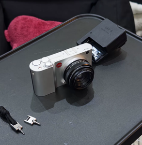 Vente en gros d'appareils photo numériques sans miroir Leica T Typ 701 d'occasion - Product Image 2