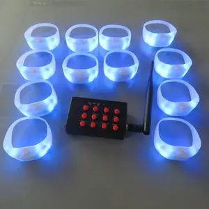 Bracelet de velcro à LED, fournitures de fête, fonction de groupe, gourmette RFID avec télécommande, bracelets à LED