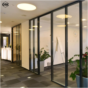 Mamparas de Oficina Modernas de Aluminio Graki con Absorción Acústica y Diseño Ecológico - División de Espacios Elegante y Funcional - Product Image 3