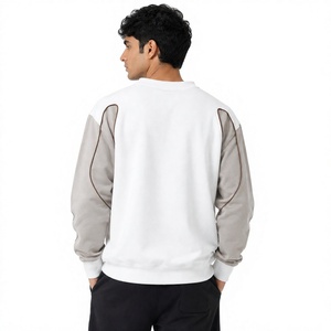 Sweat-shirt pour homme blanc à col rond avec empiècements taupe et détails de passepoil sur les manches, pull décontracté, logo personnalisé, fabricant de sweats à capuche en gros aux États-Unis - Product Image 2
