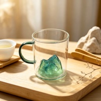 Tasse à café en verre borosilicate soufflé à la main avec base montagne verte et anse verte, idéale pour le thé et le lait, vente en gros