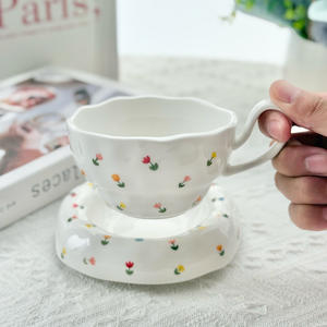 Tasses et soucoupes à café en céramique petites et peintes à la main à prix abordable – Qualité esthétique supérieure pour le thé de l'après-midi et les lattes - Product Image 4