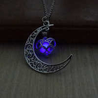 Collar de moda europeo-americano, joyería con colgante hueco en forma de luna y corazón, collar luminoso, regalo de Navidad, venta al por mayor
