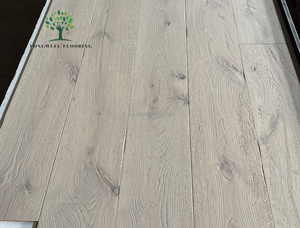 Plancher en bois d'ingénierie en chêne blanc huilé, style campagnard et rural, parquet à lattes larges, vieilli, européen - Product Image 2