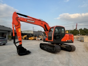 Excavadora Usada Doosan DX140 Modelo 2023, Motor Confiable, Gran Potencia, Construcción Duradera, Motor, Caja de Cambios, Bomba Certificada - Product Image 2