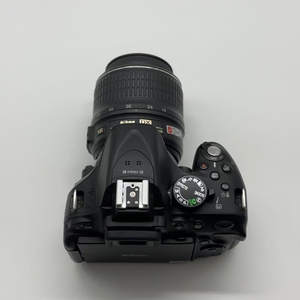 Appareil photo reflex numérique <span class=keywords><strong>Nikon</strong></span> <span class=keywords><strong>D5200</strong></span> d'occasion original en gros, objectif 18-55mm VR, 24,1MP, écran inclinable, autofocus 39 points, qualité supérieure reconditionné pour la revente - Product Image 3