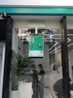 Panneau d'affichage numérique double face haute luminosité pour plafond de magasin, affichage d'affichage à cristaux liquides de publicité numérique pour fenêtre