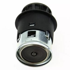 Adaptador de encendedor de cigarrillos de 12 V sin conexión a tierra con puerto USB para autos Volkswagen, Audi y Skoda - Product Image 5