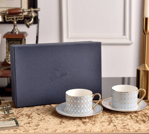 Ensemble de deux tasses et d'un plat en porcelaine royale russe à motif d'étoiles colorées, écologique, moderne et luxueux, avec boîte cadeau - Product Image 6