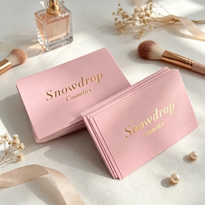 Tarjeta de agradecimiento rosa mate personalizada con estampado en caliente con lámina dorada, tarjeta de presentación impresa en CMYK, tarjeta pequeña de marca para embalaje de cosméticos - Product Image 1