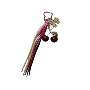 Portachiavi a forma di ciliegia con nappa e ciondolo in metallo per decorazione - Product Image 1