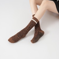 Chaussettes de yoga antidérapantes personnalisées avec logo, motif léopard et nœud décoratif pour femmes – Vente en gros
