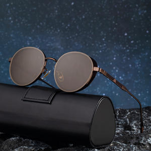 Lunettes de soleil rétro européennes et américaines pour hommes, monture ovale, monture complète en métal, protection UV400, classe 2, couleur noire - Product Image 1