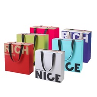 Sac de transport en papier d'art de luxe avec logo personnalisé, poignée en ruban, sac de shopping biodégradable mat pour vêtements, emballage cadeau