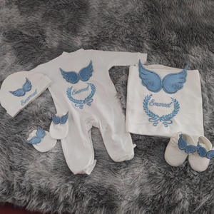 Conjunto de Ropa de Bebé con Nombre Bordado Personalizado al por Mayor/OEM, Caja de Regalo para Recién Nacido, Regalo para el Primer Mes - Product Image 1