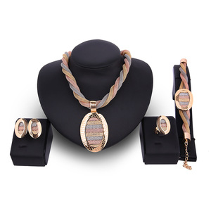 Nouvel ensemble de <span class=keywords><strong>bijoux</strong></span> quatre pièces en alliage de diamant européen et américain : collier, boucles d'oreilles, bracelet – Idéal pour mariages et banquets – Vente directe usine - Product Image 1