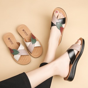 2025 donna donna donna con suola spessa Casual pantofole antiscivolo <span class=keywords><strong>sandali</strong></span> da spiaggia indossano <span class=keywords><strong>sandali</strong></span> in pelle di lusso a <span class=keywords><strong>tacco</strong></span> <span class=keywords><strong>basso</strong></span> - Product Image 5