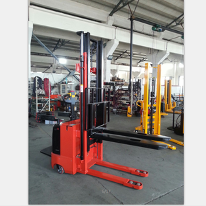 Apilador Eléctrico EverLIFT ELES de 1.5 Toneladas y 2 Toneladas, Tipo Montacargas con Operador a Bordo, Elevación de 5M 5.5M 6M, Apilador Eléctrico de Paletas con Batería de Iones de Litio - Product Image 4