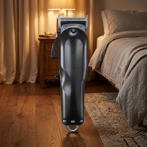 GTS Pro 8504 Tagliacapelli Ricaricabile per Uomo, Set di Tosatrici e Regolabarba, Tagliacapelli Elettrico, Confezione Regalo per Uomo, Nero - Product Image 3