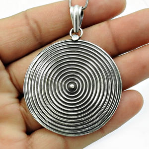 Pendentifs de forme ronde en argent sterling 925 oxydé fabriqué à la main de luxe de concepteur exclusif pendentifs de charme unisexe minimaliste OEM - Product Image 4