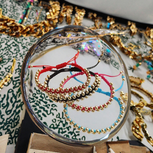 Bracelets de mariage bohèmes ajustables faits à la main en macramé avec perles rondes plaquées or en laiton pour femmes, vente en gros - Product Image 3