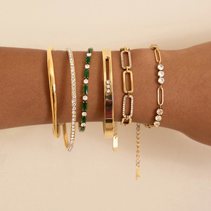 Pulsera de Acero de Titanio Dorada con Incrustaciones de Diamantes de Imitación, Unisex, para Uso Diario - Product Image 2