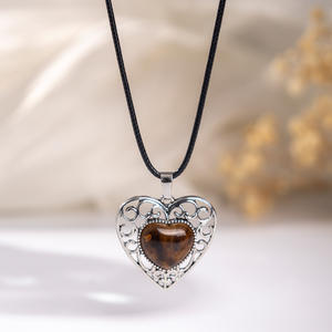 Collana con Ciondolo a Cuore Traforato in Cristallo Naturale di Quarzo Rosa, Catena a Corda alla Moda - Product Image 5