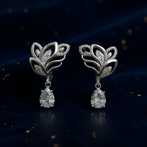 Orecchini Pendenti Classici in Oro Bianco con Diamanti Taglio a Pera, Design a Pianta, Montatura a Griffe, Argento 925, da Donna per Matrimonio - Product Image 2