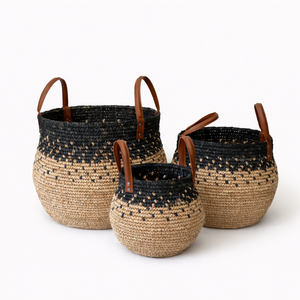 Le panier Banyu Set Basket présente un tressage en rotin de style bohème avec du sisal naturel, parfait pour une décoration intérieure élégante et polyvalente. - Product Image 1