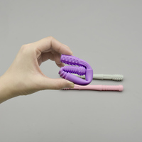 Jouet de paille à mâcher sans BPA congelable au lave-vaisselle jouet de dentition à tube creux en silicone souple pour nourrissons tout-petits 3-12 mois